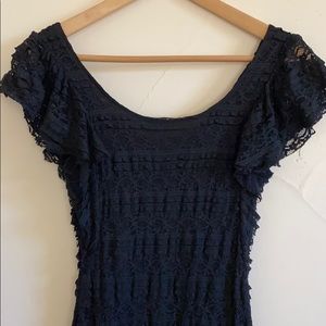 🌿 5 for $25. H&M Little Black Lace Dress